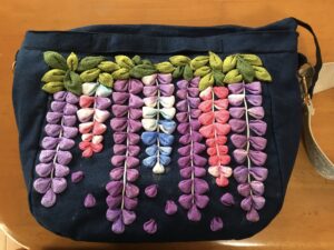 つまみ細工藤の花ショルダーバッグ
外側